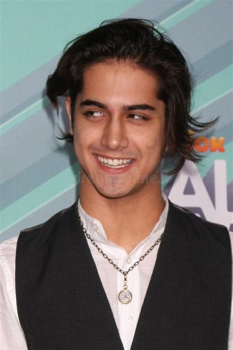 avan jogia icarly.